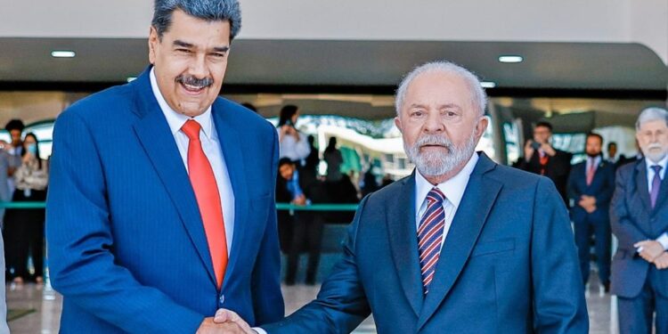 Lula se reúne com Maduro em sua segunda viagem internacional do ano