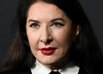 Aos 77 anos, Marina Abramovic não pensa em se aposentar: “Morrerei trabalhando”