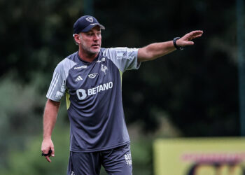 “Clássico não pode falhar, tem que ganhar”, diz novo técnico do Atlético