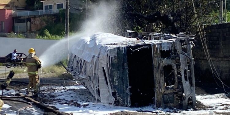 Caminhão-tanque que pegou fogo em BH tinha mais de 20 mil litros de combustível
