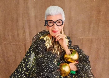 Ícone de estilo, Iris Barrel Apfel morre aos 102 anos