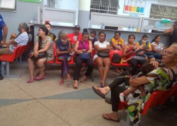 Epidemia de dengue: BH tem UPAs lotadas e espera de até 12h