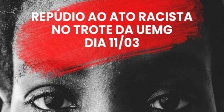 Alunas negras da UEMG recebem placas com palavras ‘bombril’ e ‘asfalto’ em trote