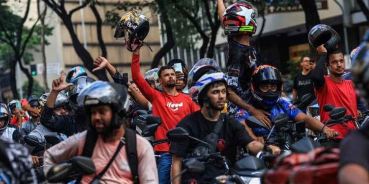 ‘Sindicato não’: motoristas de aplicativo protestam contra regulamentação em BH