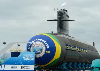 Lula e Macron lançam 3º submarino de parceria entre Brasil e França