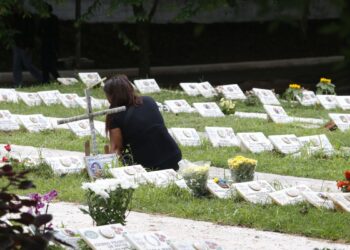 Cemitérios de São Paulo cobram taxas para exumar e reenterrar corpos