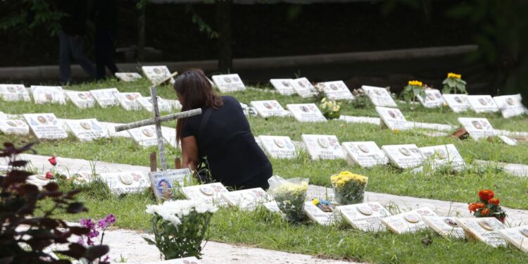 Cemitérios de São Paulo cobram taxas para exumar e reenterrar corpos