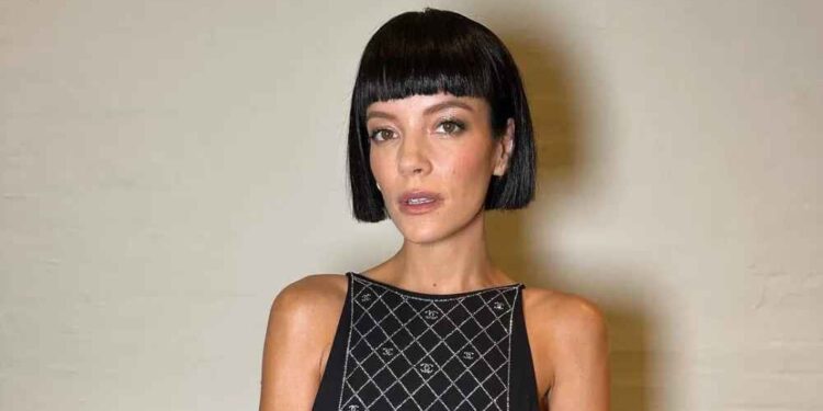 Lily Allen revela que ter filhos arruinou sua carreira, mas se diz feliz por decisão