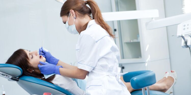 Implantes dentários; Saiba quais os principais cuidados que você deve tomar após a cirurgia