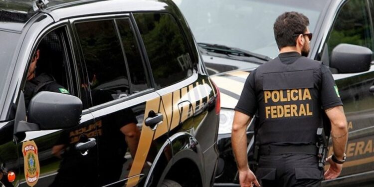 Polícia Federal  realiza escolta de brasileiro de Itambacuri que foi  extraditado de Portugal