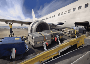 Portugueses são presos no aeroporto de Lisboa suspeitos de tráfico de drogas, e 552 mil doses de cocaína são apreendidas pela PJ