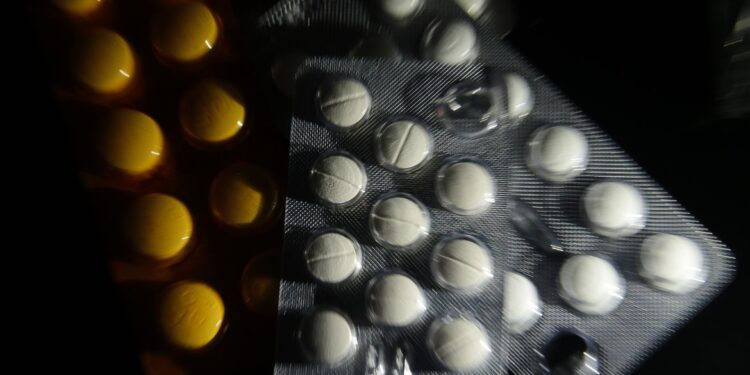 Teto para reajuste de medicamentos em 2024 fica em 4,5%