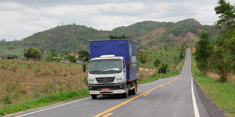 Veículos de grande porte terão tráfego restrito nas rodovias estaduais durante feriado de Semana Santa