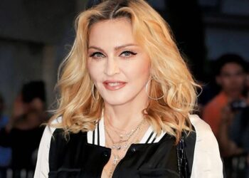 Fã cadeirante que Madonna mandou levantar em show reage à cantora