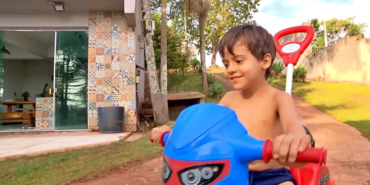 “Salve o Enrico”: Ídolos do Atlético se unem para ajudar criança com doença rara