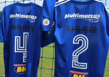 Patrocinador cede espaço na camisa do Cruzeiro para ação contra o racismo