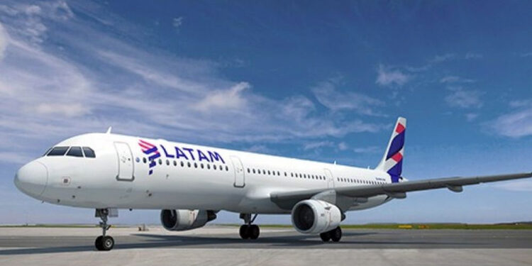 Avião da Latam enfrenta problema no ar durante voo entre Austrália e Nova Zelândia e deixa cerca de 10 feridos