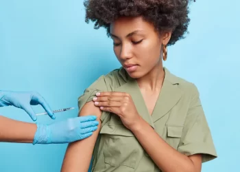 Vacina da gripe 2024: imunização começa nesta segunda em todo o Brasil; veja quem pode tomar