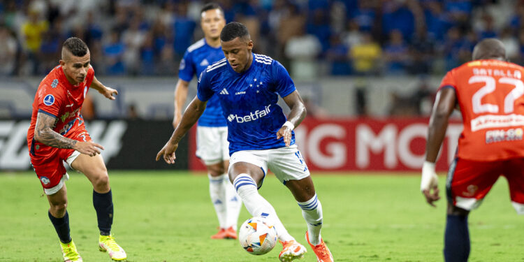 Com direito a falha de Rafael Cabral, Cruzeiro toma empate após abrir 3×0 na Sul-Americana
