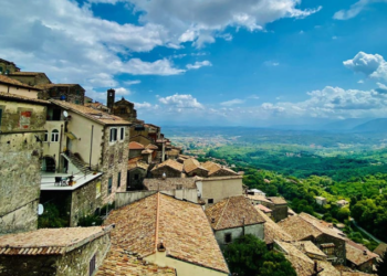 Por que  ninguém  quer comprar casas à venda por €1 Euro em cidade Italiana ?