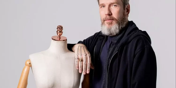 Alexandre Herchcovitch inaugura exposição “30 anos além da moda” no Museu Judaico de São Paulo