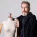 Alexandre Herchcovitch inaugura exposição “30 anos além da moda” no Museu Judaico de São Paulo