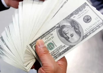 Dólar fecha estável mesmo com intervenção do Banco Central