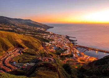 Habitantes de ilha na Espanha  convocam greve de fome em protesto contra o excesso de turistas