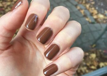 8 cores de unha que vão bombar no outono 2024