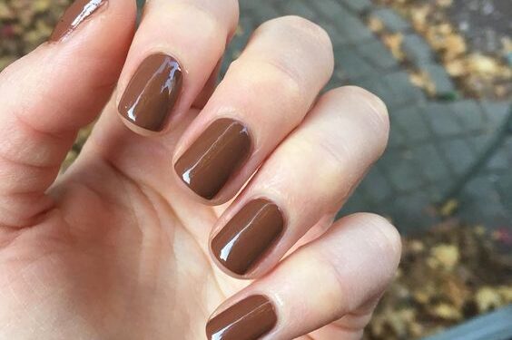 8 cores de unha que vão bombar no outono 2024