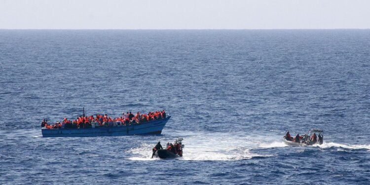 Três desaparecidos e 42 resgatados em naufrágio na ilha grega de Creta