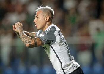 Vargas marca 2, e Atlético busca empate diante do Fluminense