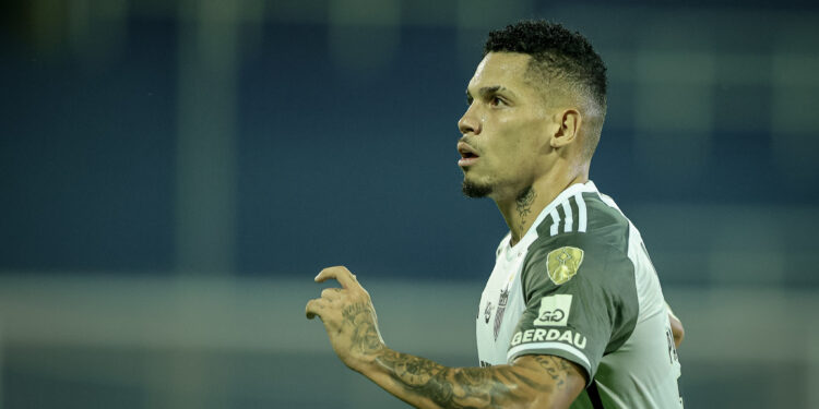 Paulinho decide mais uma vez, e Atlético está classificado na Libertadores