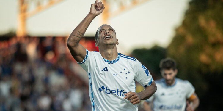 Com golaço de Matheus Pereira, Cruzeiro bate o Atlético-GO fora de casa