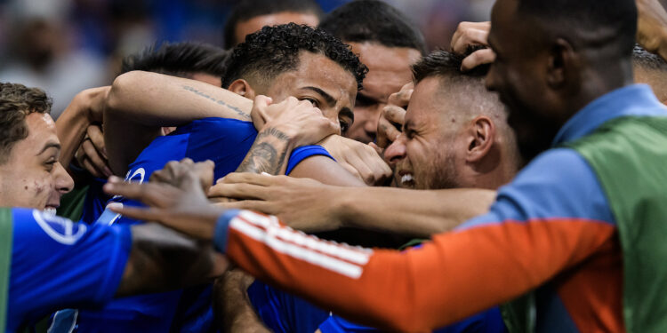 Cruzeiro bate a Universidad Católica e está classificado às oitavas de final da Sul-Americana