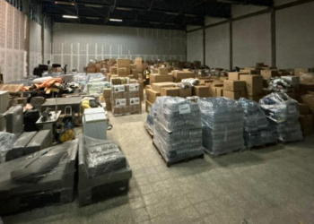 O que fazer com as 300 toneladas de doações ao Rio Grande do Sul que estão paradas em Portugal?