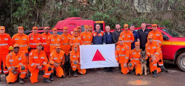 Bombeiros de Minas Gerais realizam mais de 1 mil salvamentos no Rio Grande do Sul