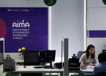 Veja aqui. AIMA abre ligação online para imigrantes corrigirem endereço de email