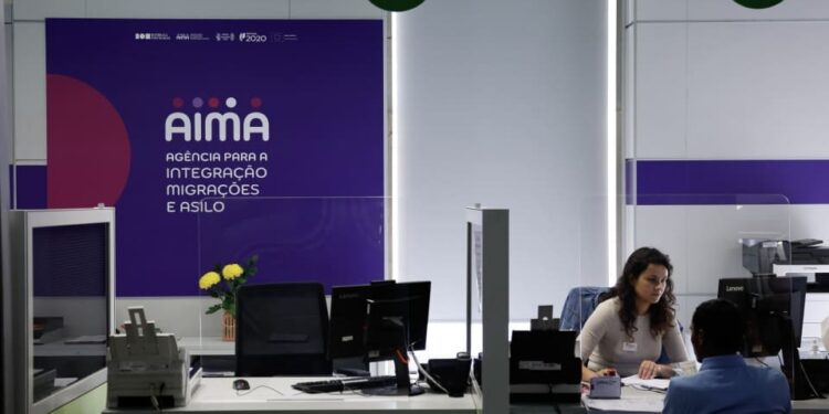 Veja aqui. AIMA abre ligação online para imigrantes corrigirem endereço de email
