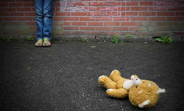 Professor de 50 anos é preso em Portugal acusado de 2 mil crimes de abuso sexual em crianças