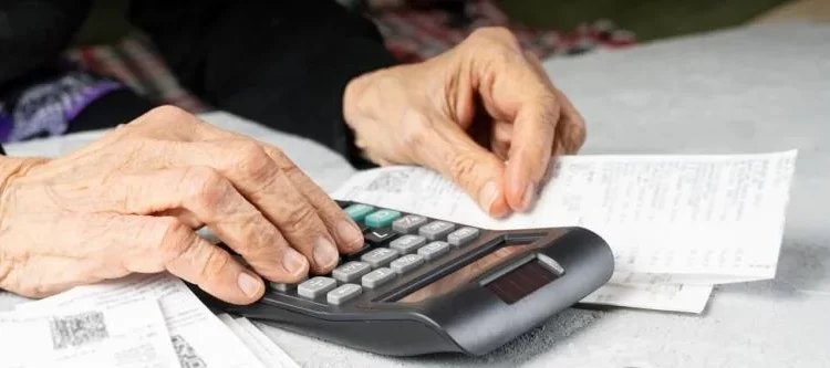 Há mais de 400 mil idosos em risco de pobreza em Portugal