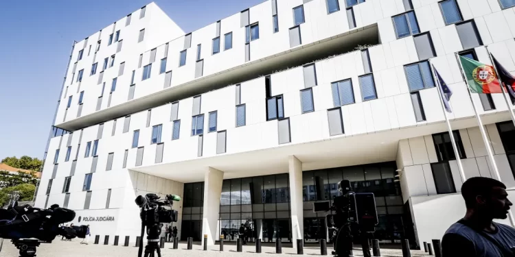 Matou no Brasil e correu pra Portugal; brasileiro procurado desde 2014  por crime de homicídio foi preso hoje no Seixal