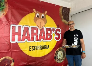 Brasileiro empreendedor. Conheça a rede de esfihas que conquistou Portugal