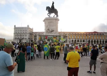 O que os portugueses em geral, ou pelo menos a maioria deles, pensam sobre os brasileiros?