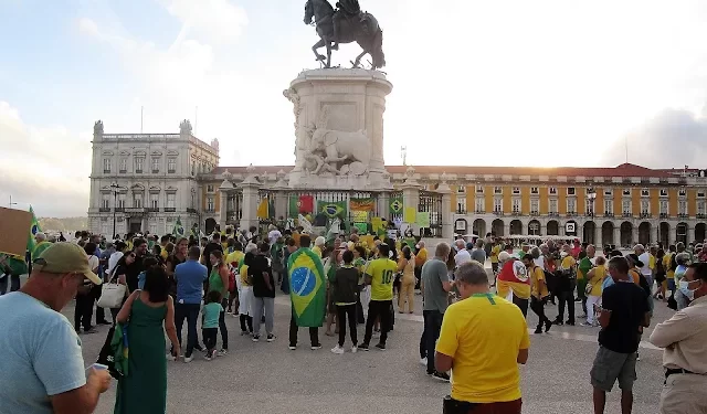 O que os portugueses em geral, ou pelo menos a maioria deles, pensam sobre os brasileiros?