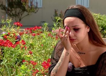 Jovem de 23 anos é espancada e ameaçada por homem pelado no meio da rua que pediu boleia