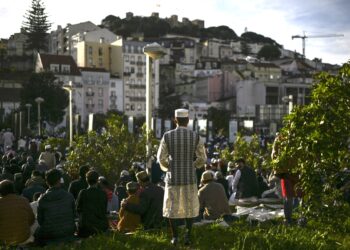 De quem é a culpa ? O Martim Moniz já não é dos portugueses. “Eu não me sinto mais de cá, mas nasci cá. Isso aqui é um outro país dentro de Lisboa” Disse idosa de 76 anos