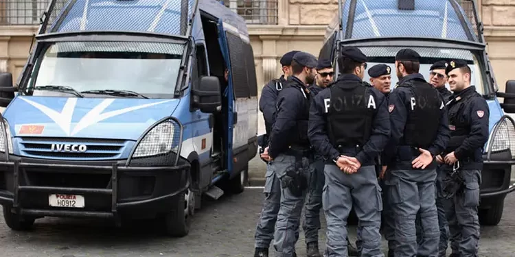 Rede de tráfico humano transportava migrantes chineses em carros de luxo