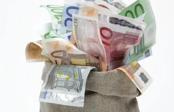 Bancário português foge para o Brasil depois de desviar  mais de 570 mil euros das contas de clientes