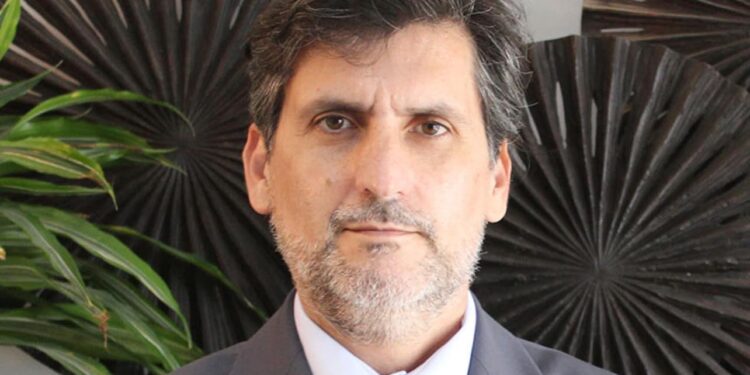 Advogado burlão de Torres Vedras “raspa o bolso de clientes” e leva milhares de euros. “Perdemos nosso dinheiro e perdemos nossa casa, moro na garagem na casa dos tios ” Diz cliente que foi enganada